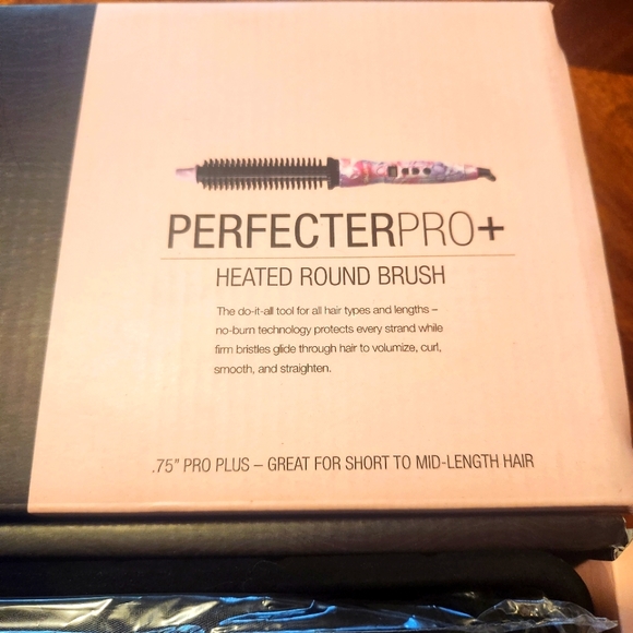 Calista Perfecter Pro Plus Heated Round Brush  .75 Inch - Picture 6 of 7